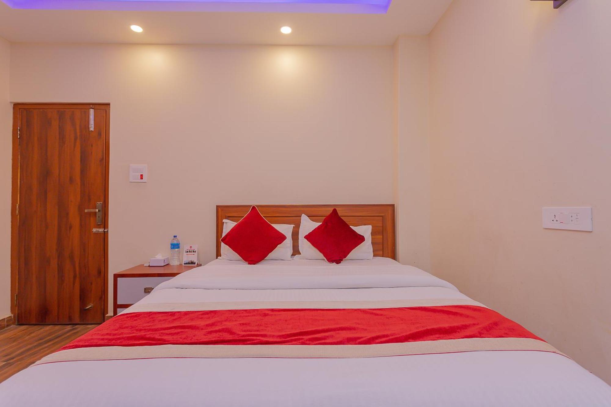 Oyo 799 Hotel Tik Tok Pvt Ltd. Kathmandu Buitenkant foto