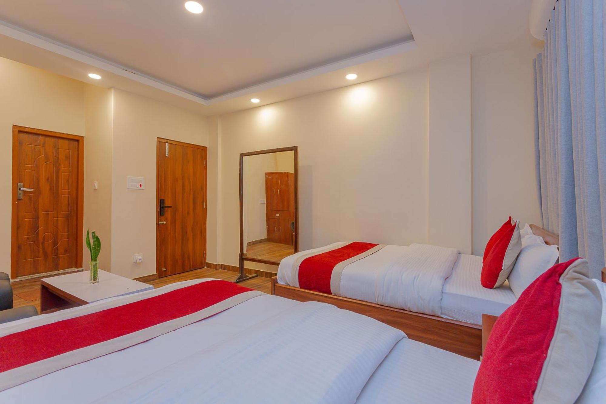 Oyo 799 Hotel Tik Tok Pvt Ltd. Kathmandu Buitenkant foto