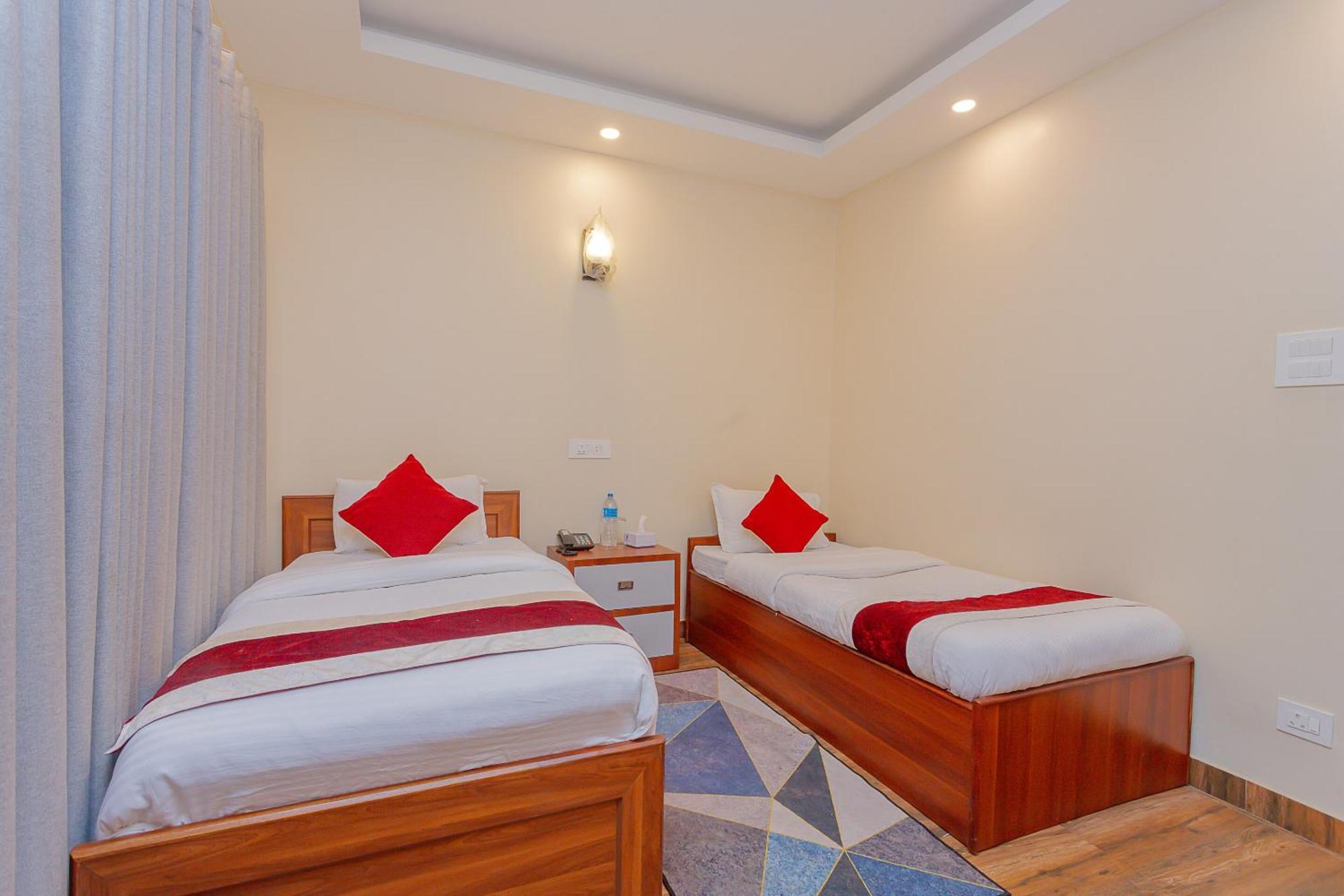 Oyo 799 Hotel Tik Tok Pvt Ltd. Kathmandu Buitenkant foto