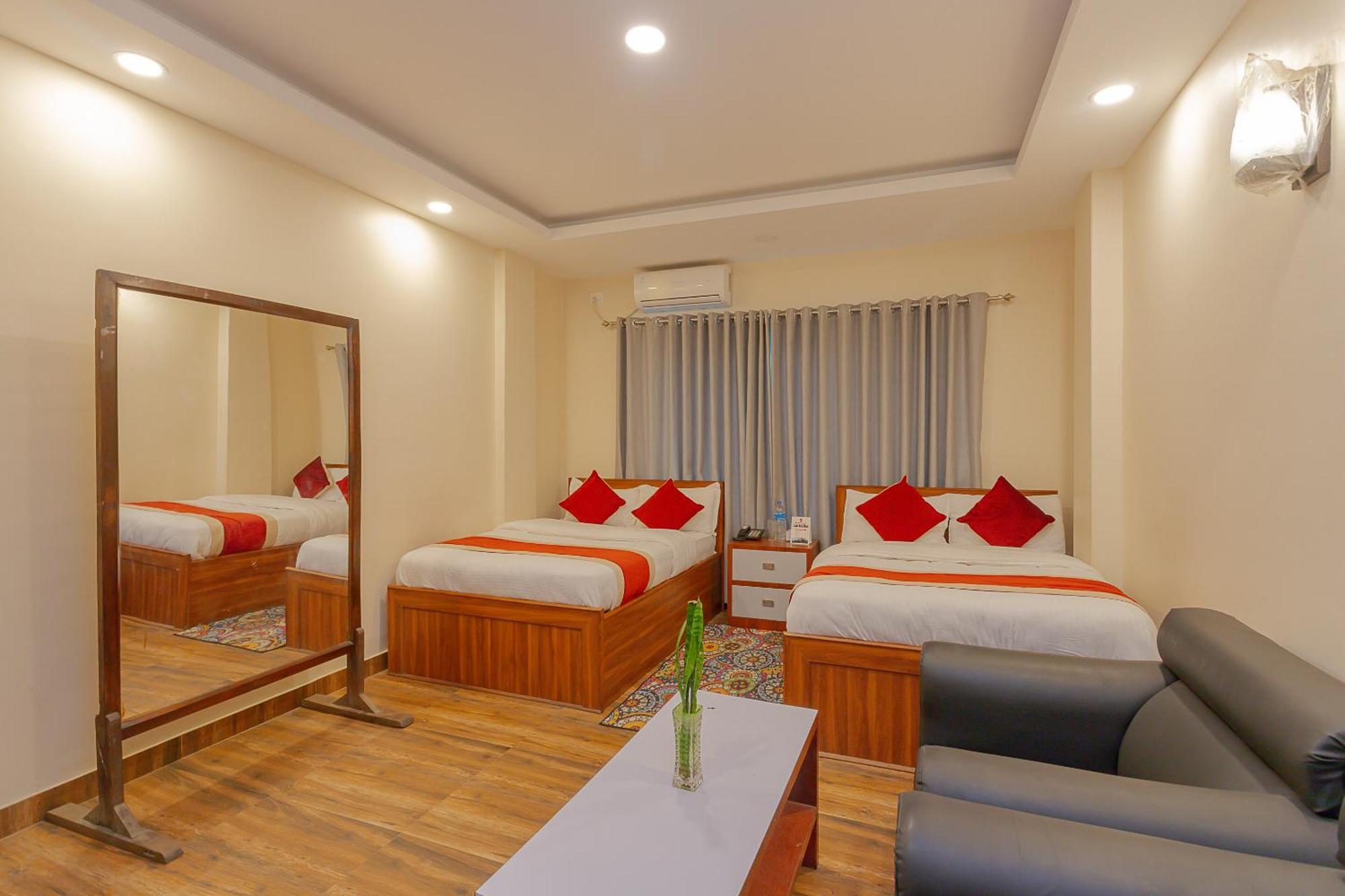 Oyo 799 Hotel Tik Tok Pvt Ltd. Kathmandu Buitenkant foto