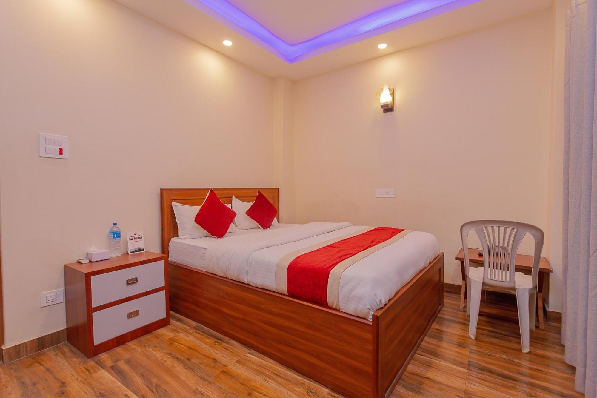 Oyo 799 Hotel Tik Tok Pvt Ltd. Kathmandu Buitenkant foto
