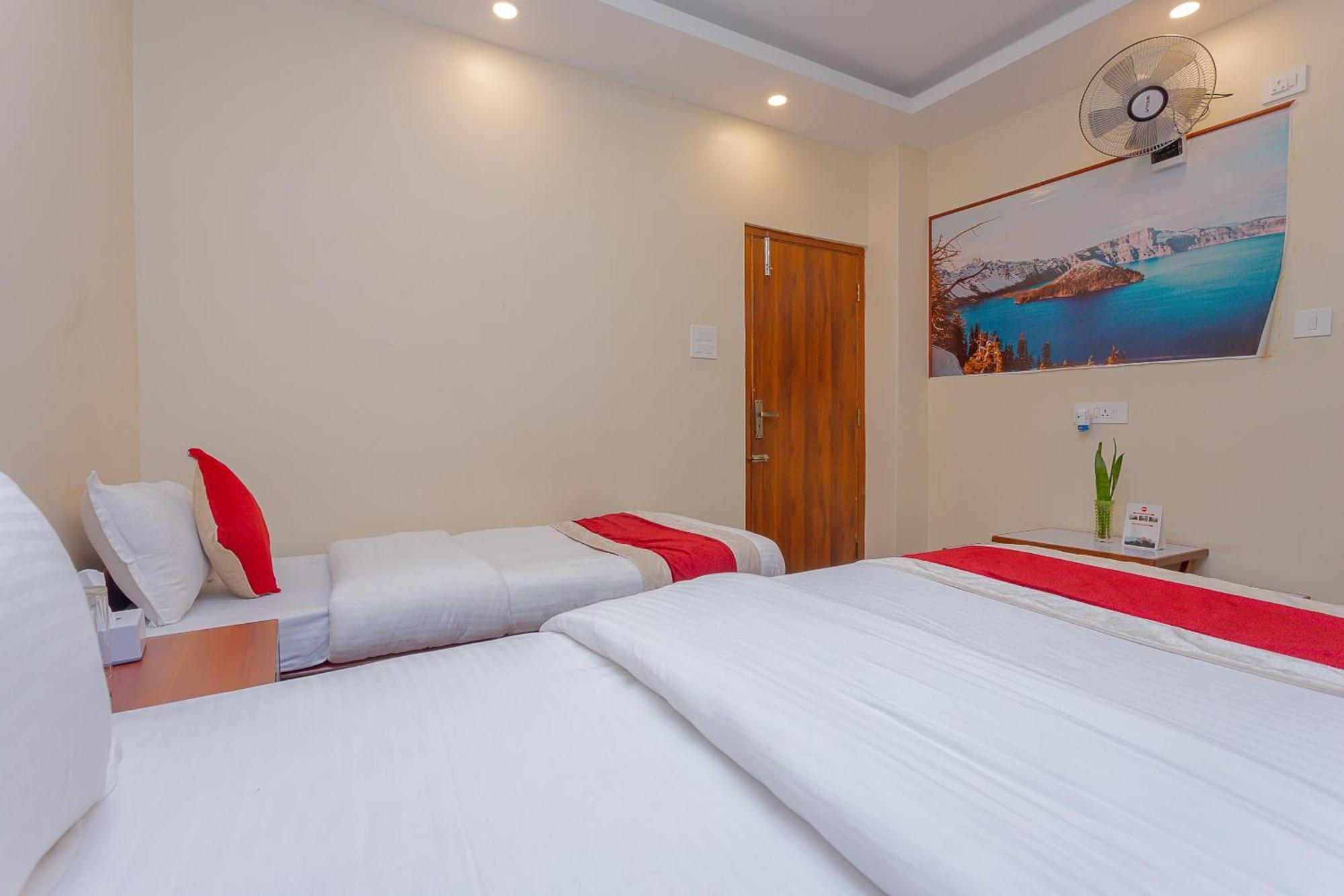 Oyo 799 Hotel Tik Tok Pvt Ltd. Kathmandu Buitenkant foto