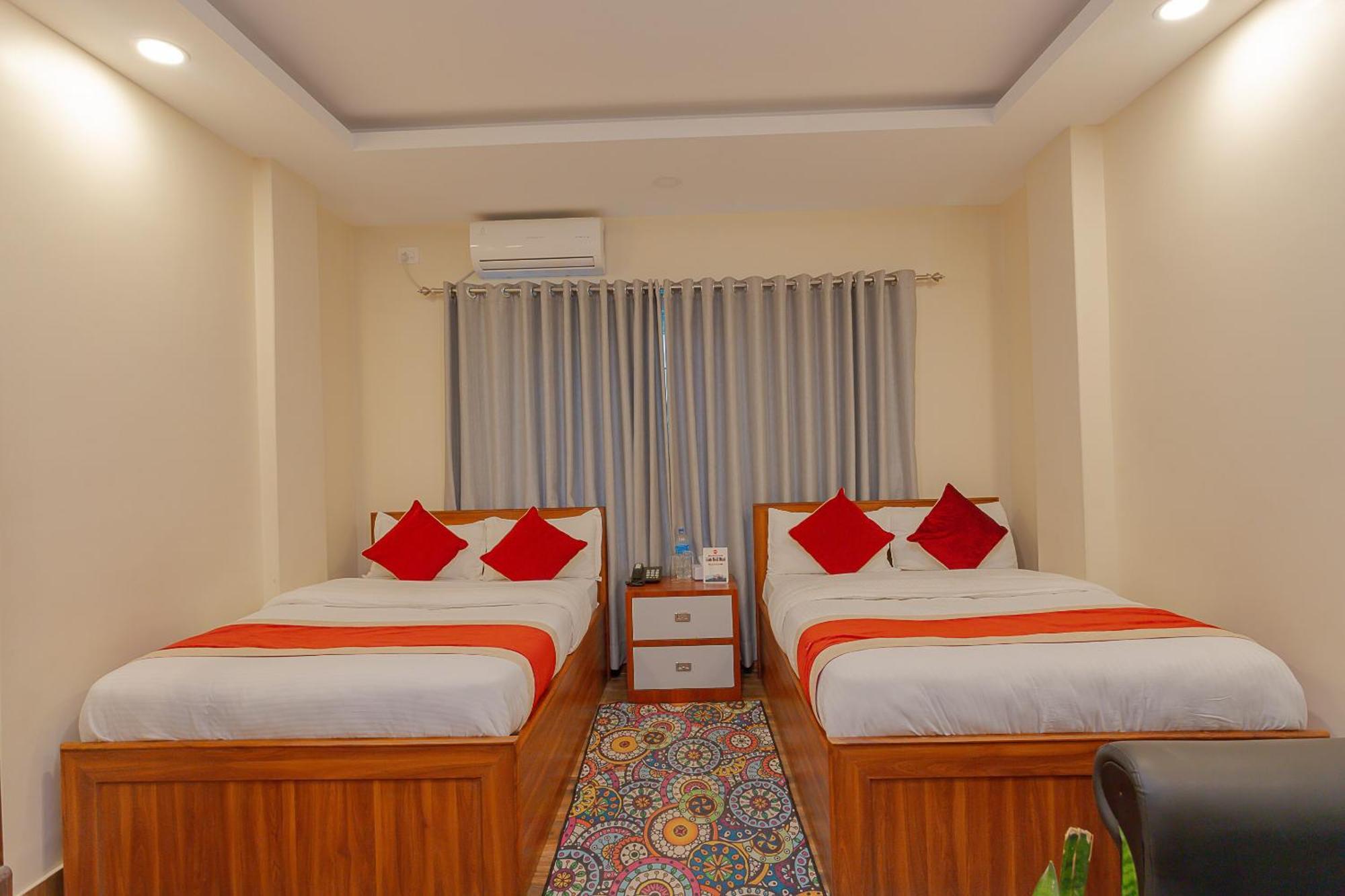 Oyo 799 Hotel Tik Tok Pvt Ltd. Kathmandu Buitenkant foto