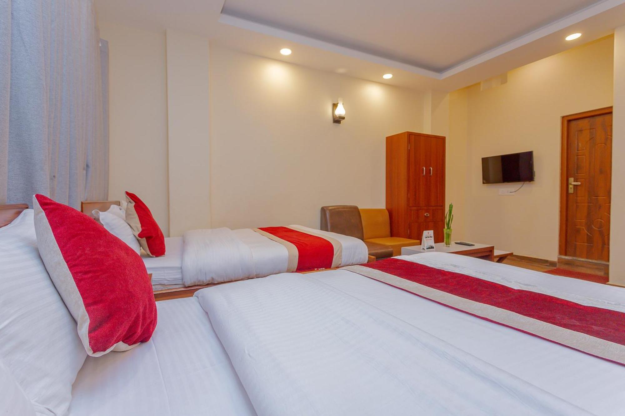 Oyo 799 Hotel Tik Tok Pvt Ltd. Kathmandu Buitenkant foto