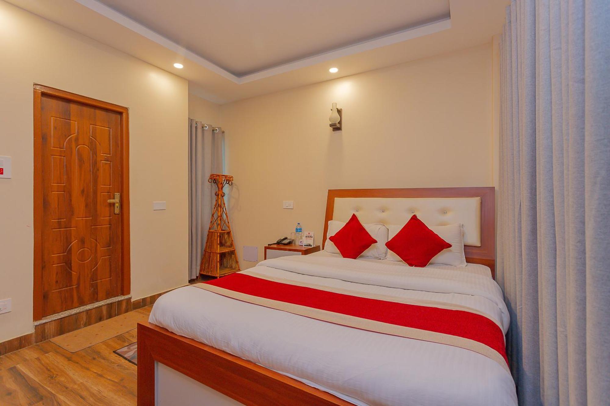 Oyo 799 Hotel Tik Tok Pvt Ltd. Kathmandu Buitenkant foto