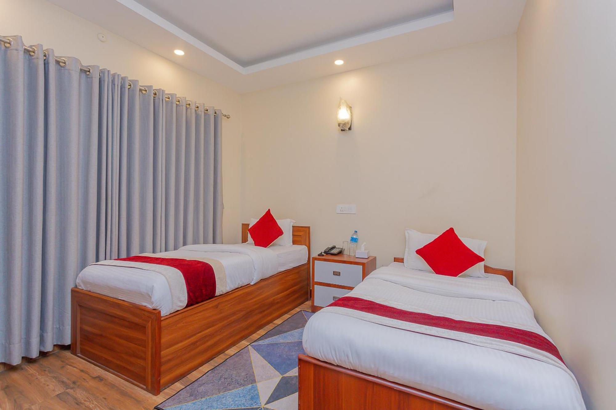 Oyo 799 Hotel Tik Tok Pvt Ltd. Kathmandu Buitenkant foto